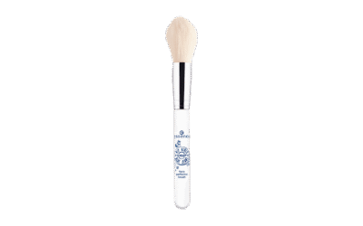 essence hip girls wear blue jeans face perfector brush
