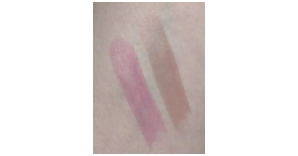 Swatch des Maybelline Lifter Glaze Oil Balm. Oben: 007, unten: 003.